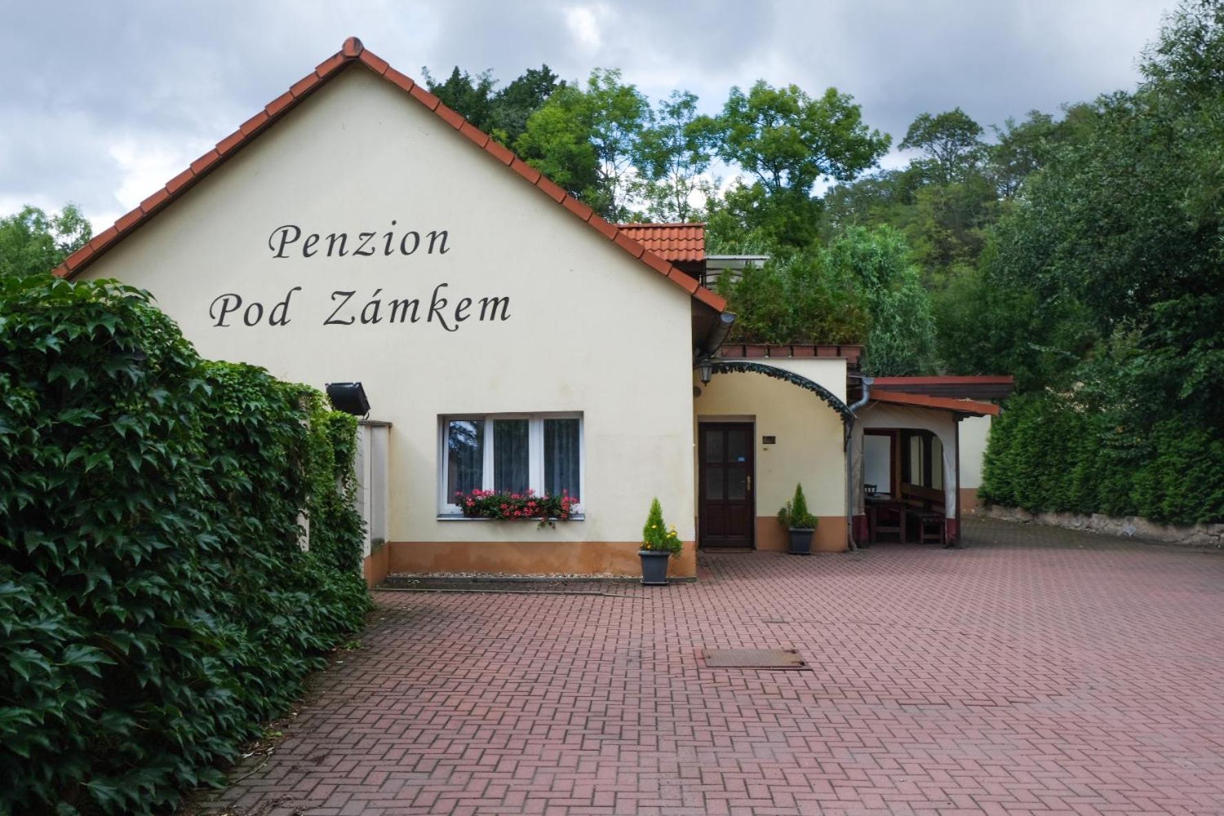 Penzion Pod Zamkem Pruhonice Bagian luar foto
